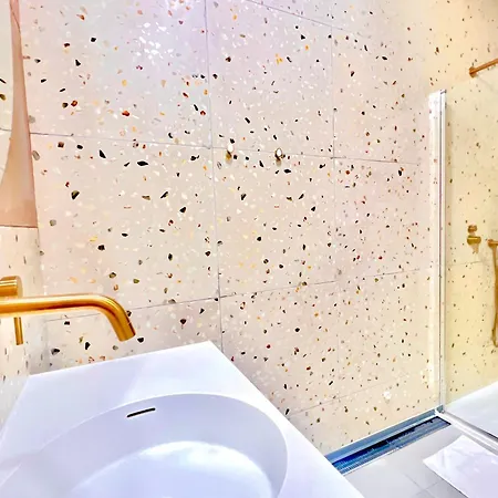 Follow The Sun Boutique Hostel - Pool, Breakfast & Sea Views-3