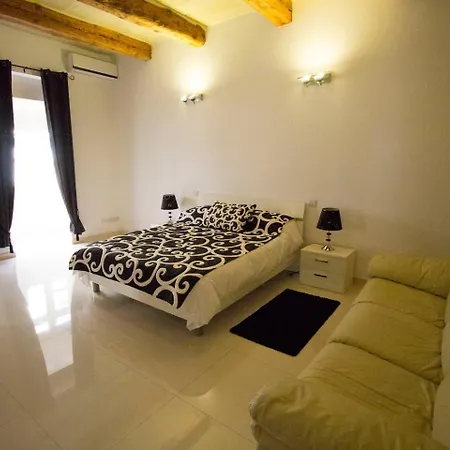 Valletta-Central duplex maisonette-3