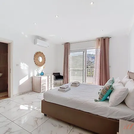 Premium Seafront Apartment With Panoramic Bay Views-3