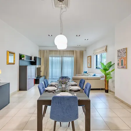 Garden Maisonette In Private Complex With Outdoor Dining Area-3