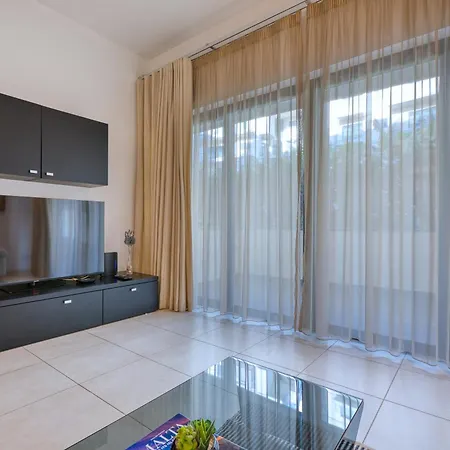Garden Maisonette In Private Complex With Outdoor Dining Area-3