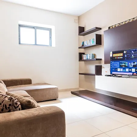 Mandalay Cozy & Affordable Apartment With Patio-3