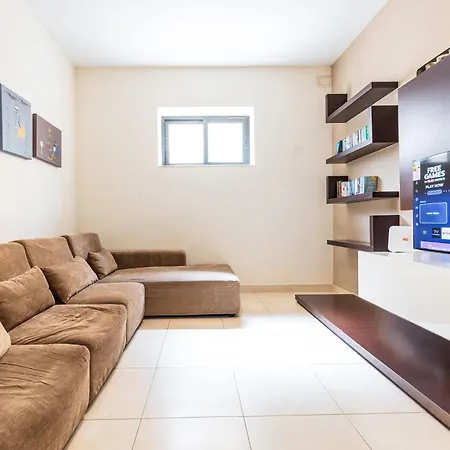 Mandalay Cozy & Affordable Apartment With Patio-3