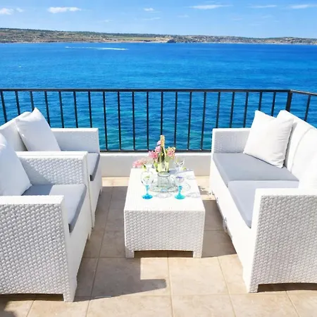 Seafront Apart Sun Terrace, Loungers & Panoramic Ocean Views-3