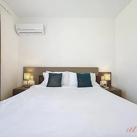 Stylish Seaview Retreat In St Pauls Bay-2