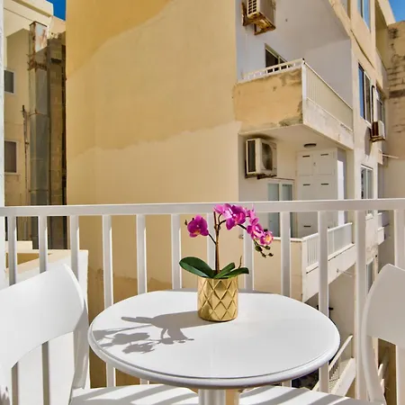 Tower Road Apartments & Penthouse With Heated Jacuzzi-3