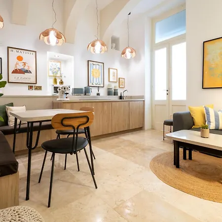 Stylish & Traditional 1 Bedroom Apartment Ddem1-1-2