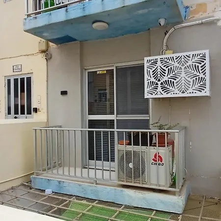 Seaside Flat With Scenic Country Views-2