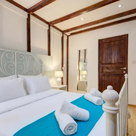 Valletta Waterfront Villa With Pool And Jacuzzi-3