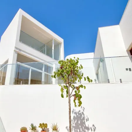 Villa Ghea - Indoor Jacuzzi Pool, Sauna And Games Room-2
