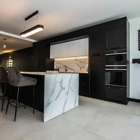 Jaysky Penthouse On Etna Street-3