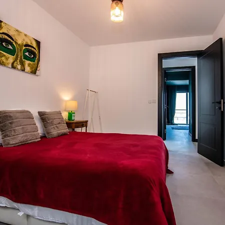 Jaysky Penthouse On Etna Street-2