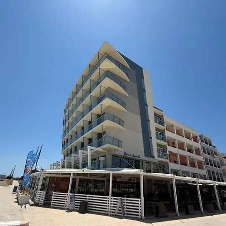 Water'S Edge Hotel-2