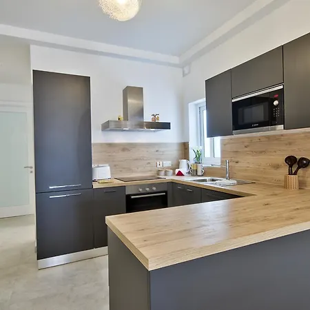 "Centre Point" Apartment-3
