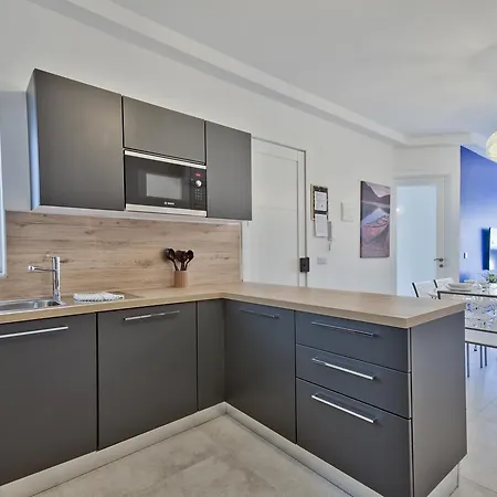 "Centre Point" Apartment-2
