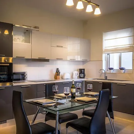 Consiglia Apartment - St. Julians-3