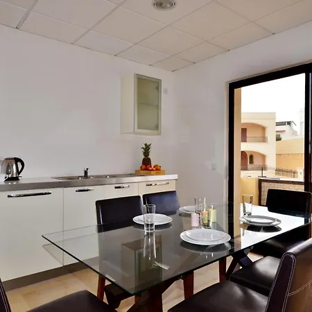 City Living Suites Tk2 Rm 2-2