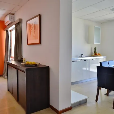 City Living Suite Tk 2 Rm 3.-2