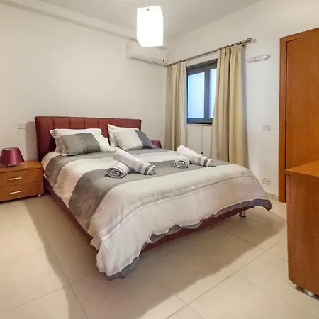 Modern Stylish Apartment - 2 Bedroom & 2 Bathroom Apartment - Spinola Bay, St Julians-3
