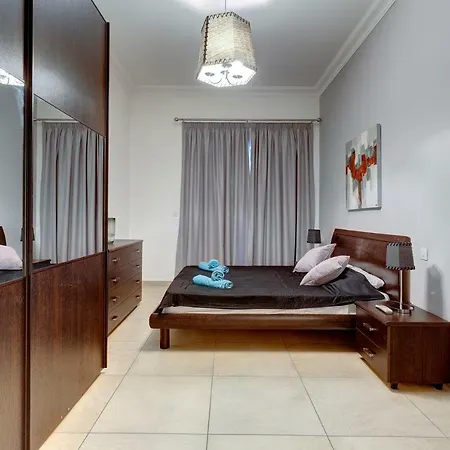 Gorgeous Apartment With Terrace In Fort Cambridge, Pool-2