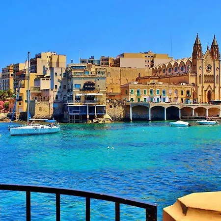 Gorgeous Apartment With Terrace In Fort Cambridge, Pool-3