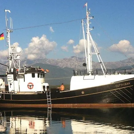 Boat Ms Cutty Jean-3