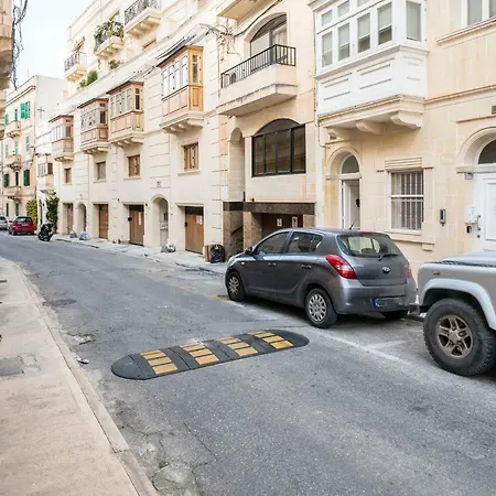 Sliema Quiet & Modern Maisonette-2
