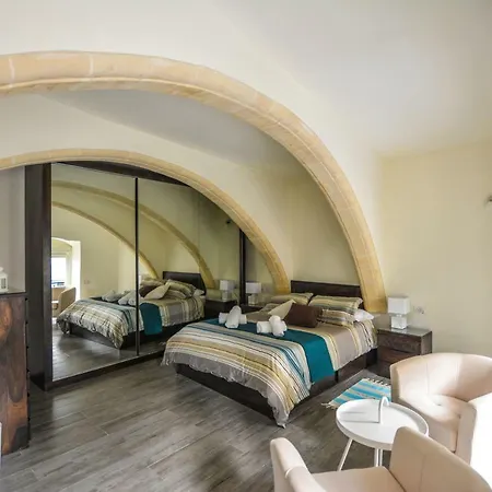 Apartment In Historical Building - Grand Harbour-2