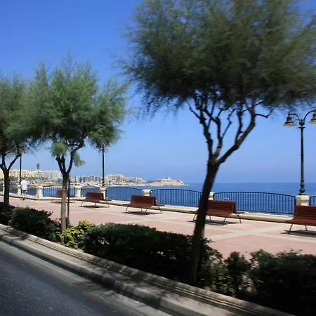 Stylish 2Br Apart, Steps Away From The Beach-3