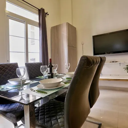 Charming Valletta 1Bd Apartment Off Republic Street-2