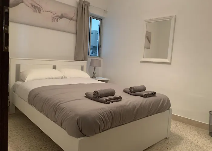Large Apartment Close To Rocky Beach Mcre1-1 Sliema