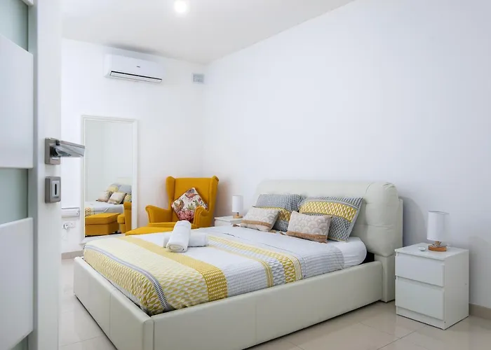 Spacious, Modern & Cosy 2 Bedroom 2 Bathroom Apartment - St. Julians San Giuliano