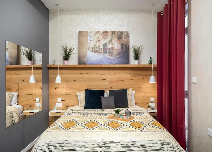 Pearl Pad - Stylish Seaside Duplex Apartment With Hot Tub - Sliema