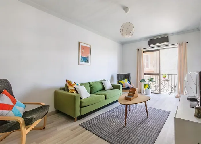 Stylish 3 Bedroom Apartment - St. Julians - 5 Mins From Balluta Bay San Ġiljan
