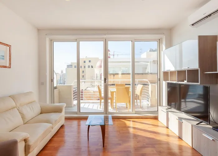 Sant Antnin Penthouse Suite - Sliema Ferries - Sea Views