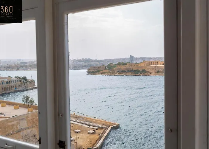 Seafront - Top Location, Top Floor With Wifi & Ac By 360 Estates Valletta