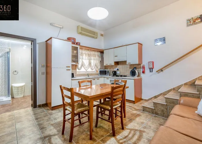 Pet friendly Lovely, Comfy 2Br Home With Comfy Sofa W/Wifi & Ac By 360 Estates St. Paul's Bay