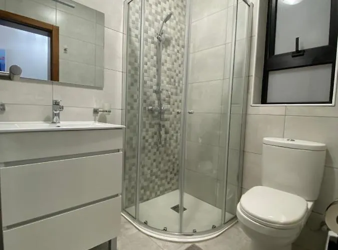 F1 2 St Julians, Private Room, Bathroom & Living Shared San Giuliano