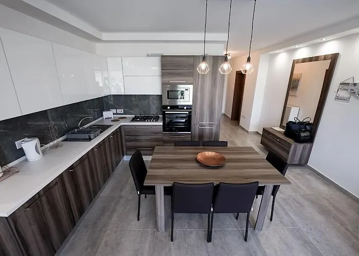 Lovely Apartment By The Sea. Mf1 St. Paul's Bay