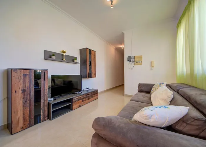 St Julian'S Unique 3-Bedroom Apartments And Penthouse With Jacuzzi San Ġiljan