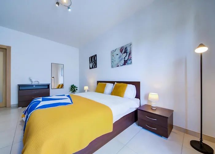 Pet friendly Stylish 2Br Apt With Balconies In St Julians, Paceville - Apt 6 By Vaganza Saint Julian's
