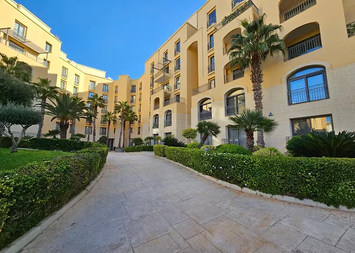 Stunning Seafront Portomaso Apartment San Giuliano
