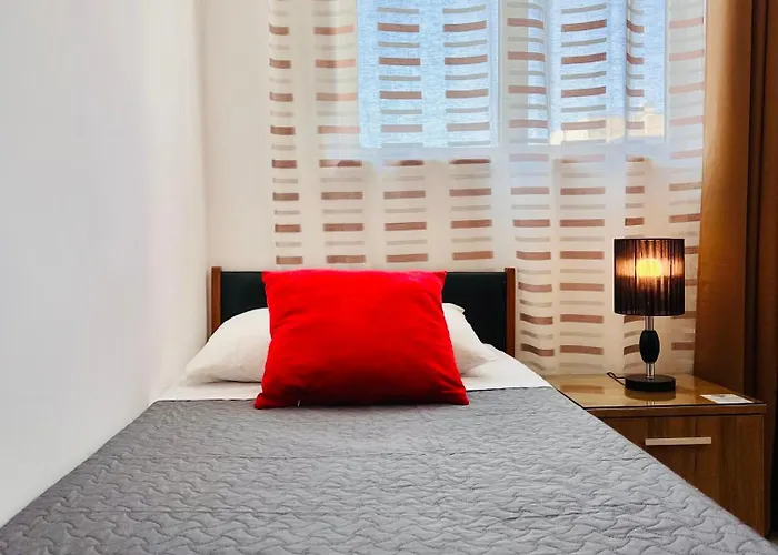 Small Room With Shared Bathroom Sliema
