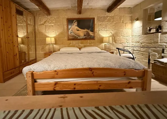 Most Central Apartment Valletta, Renaissance Building