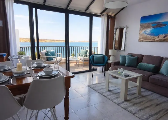 Pet friendly Seafront Apartment Terrace, Lounger & Panoramic Ocean Views Mellieha