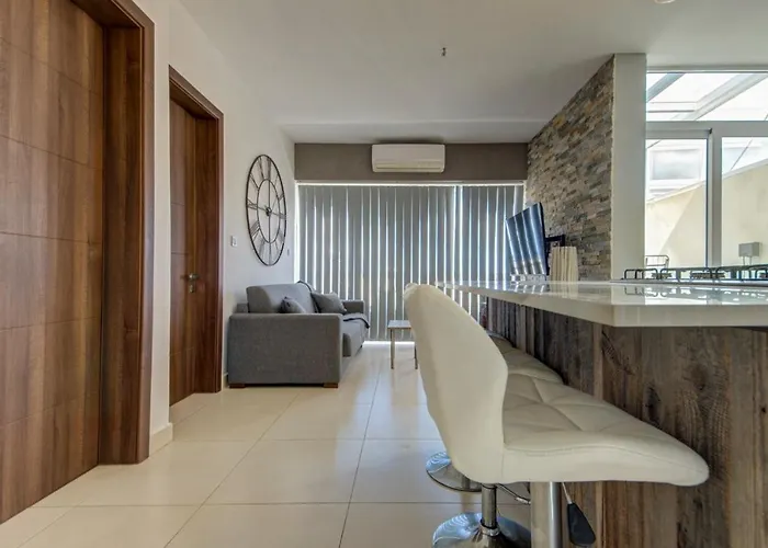 Haustierfreundliches Mellieha Village Penthouse With Terrace - Sleeps 4
