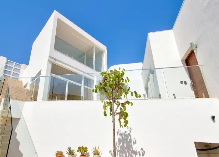 Villa Ghea - Indoor Jacuzzi Pool, Sauna&Games Room Mellieħa