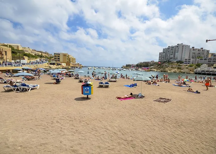 Huisdiervriedelijke Blue Waters 3 Bedroom Apartments In Sliema, Just Off The Seafront