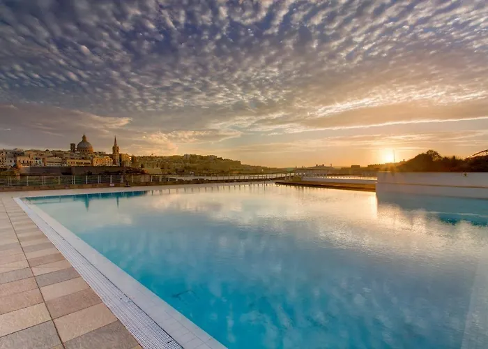 Super Luxury Apartment In Tigne Point, Amazing Ocean Views Sliema